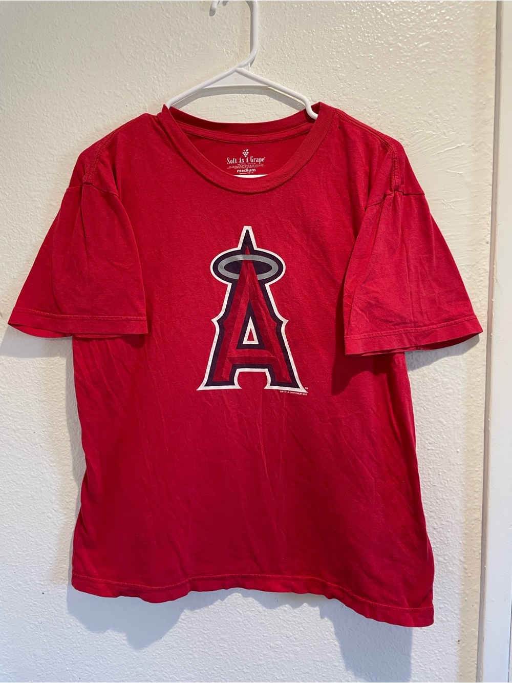 Soft As A Grape MLB Los Angeles Angels Red Graphic Tee Women's Size M